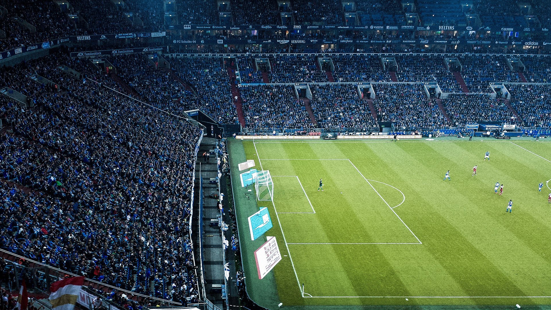 UFC冠军战,张伟丽强势击倒对手再创历史,ufc张伟丽冠军战视频